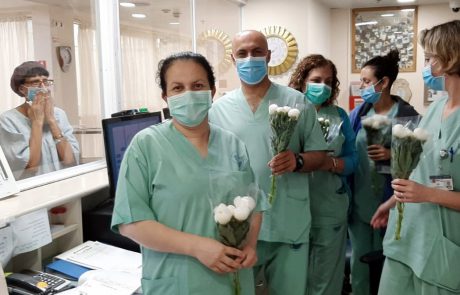 פרחים לרופאי הקורונה בבית החולים פוריה